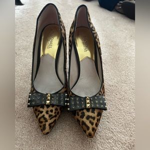Michael Kors, high heels. Worn, good condition. Calf hair, studded bow